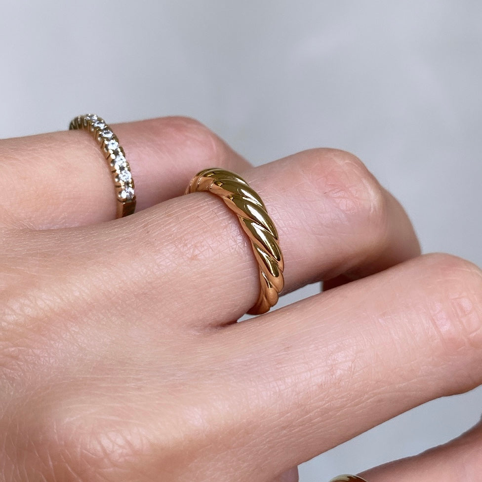 Twisted Slim Balloon Ring