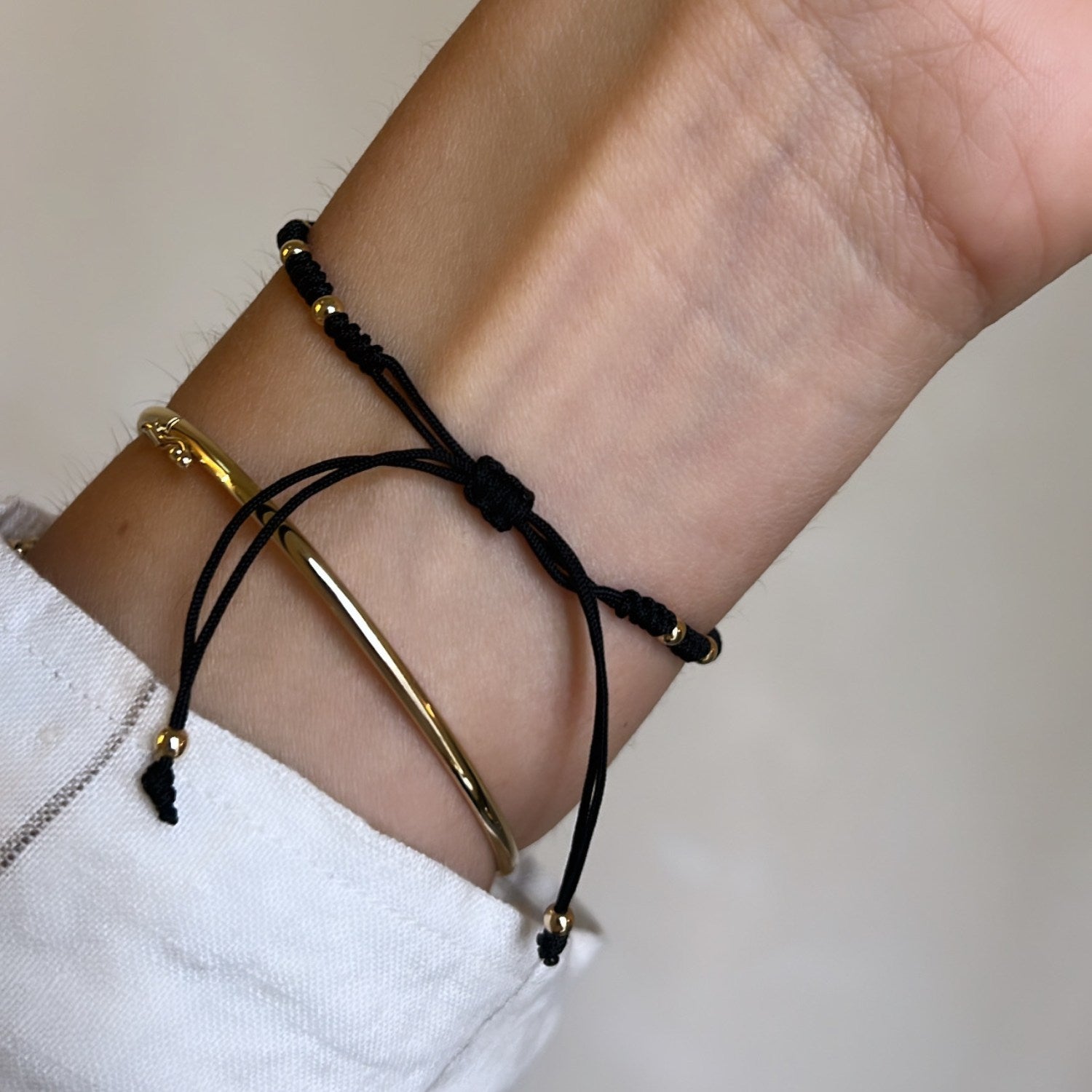 Achterkant gouden kraal armband