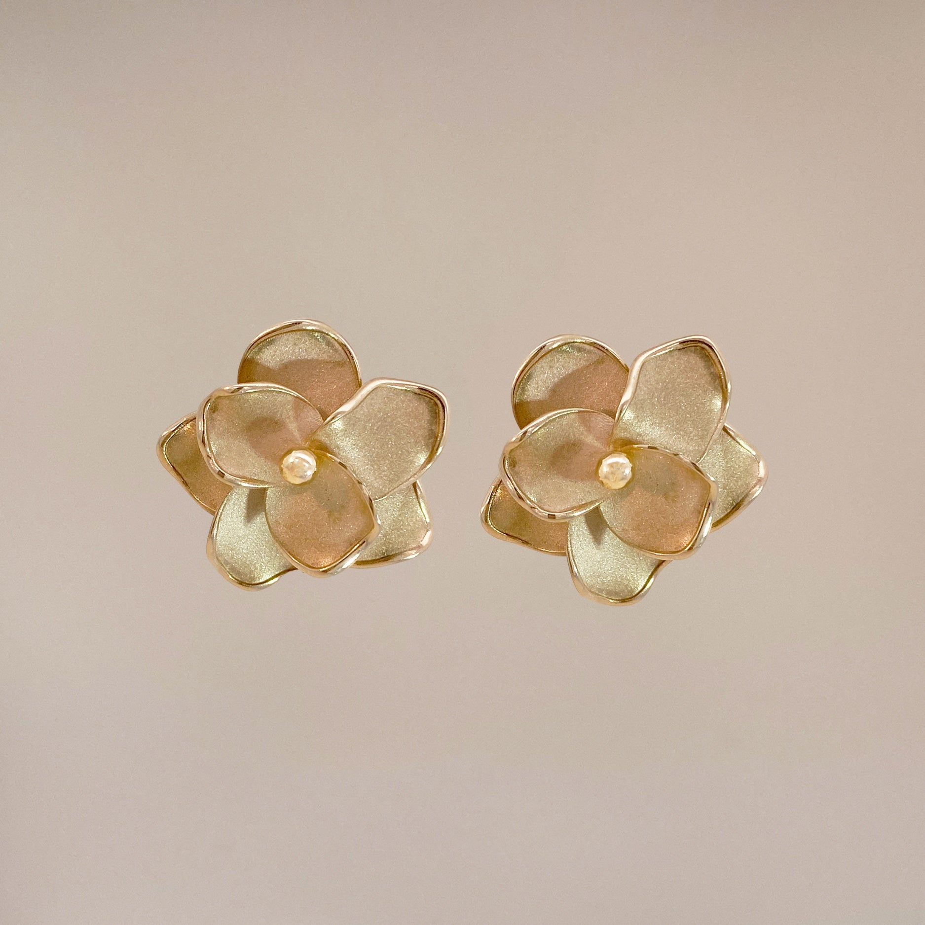 Big Floral Earrings Gold