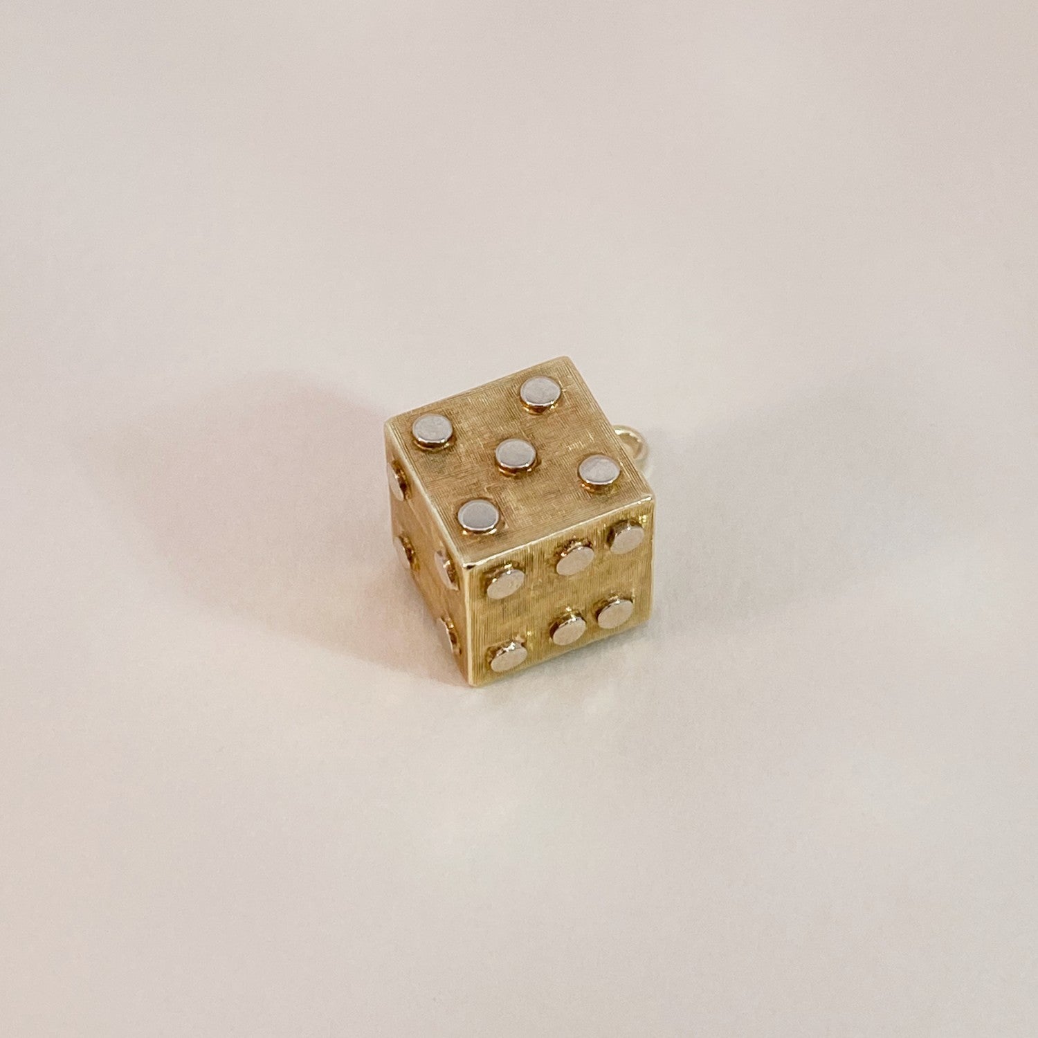 Dice pendant gold