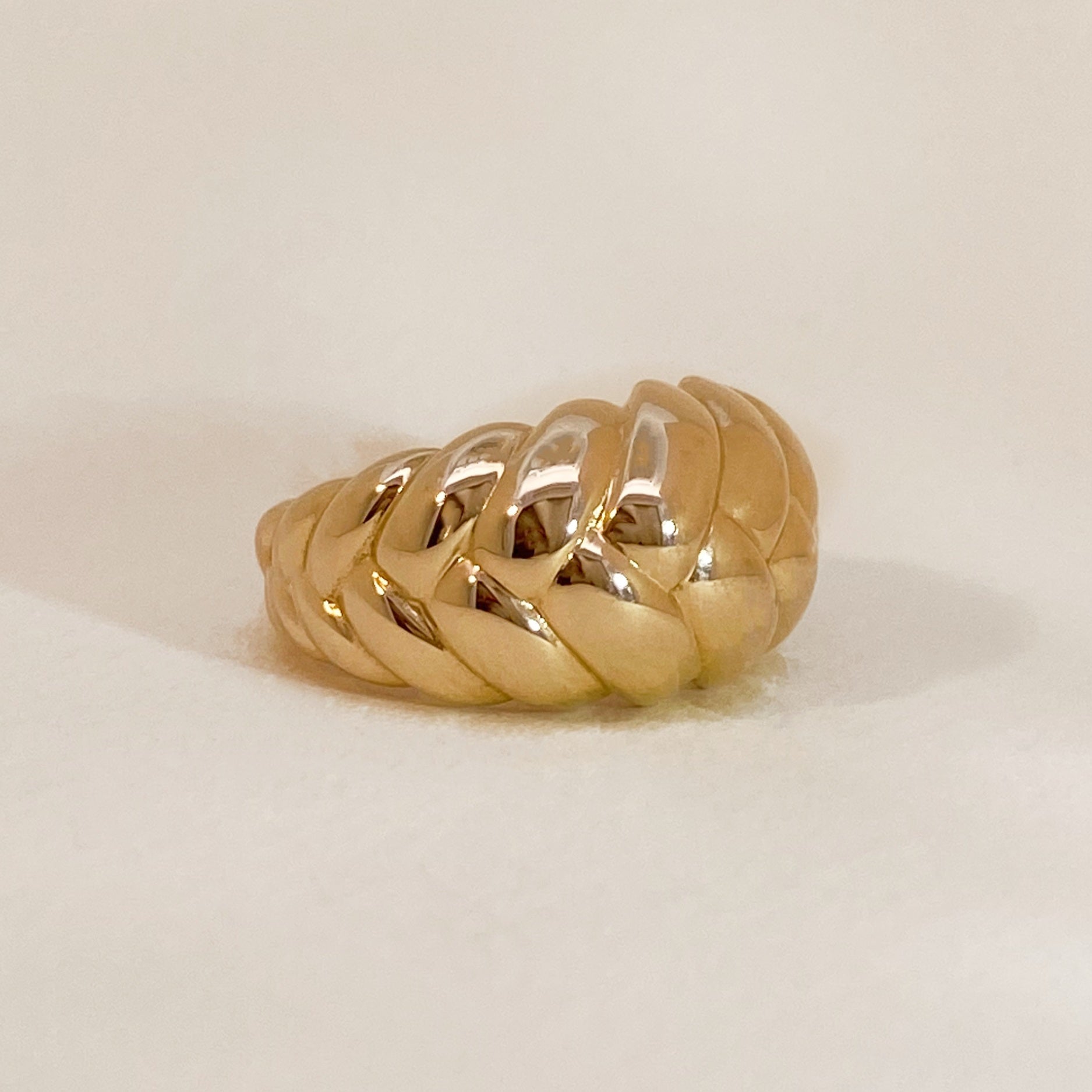 Golden Intertwine Ring