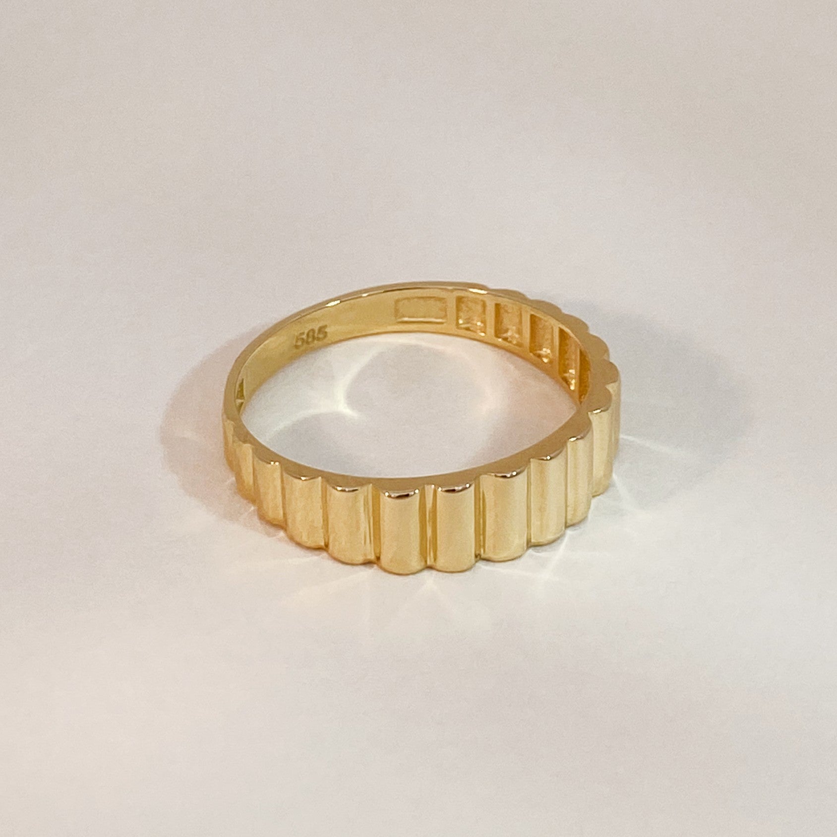 Gouden ring structuur ribbels