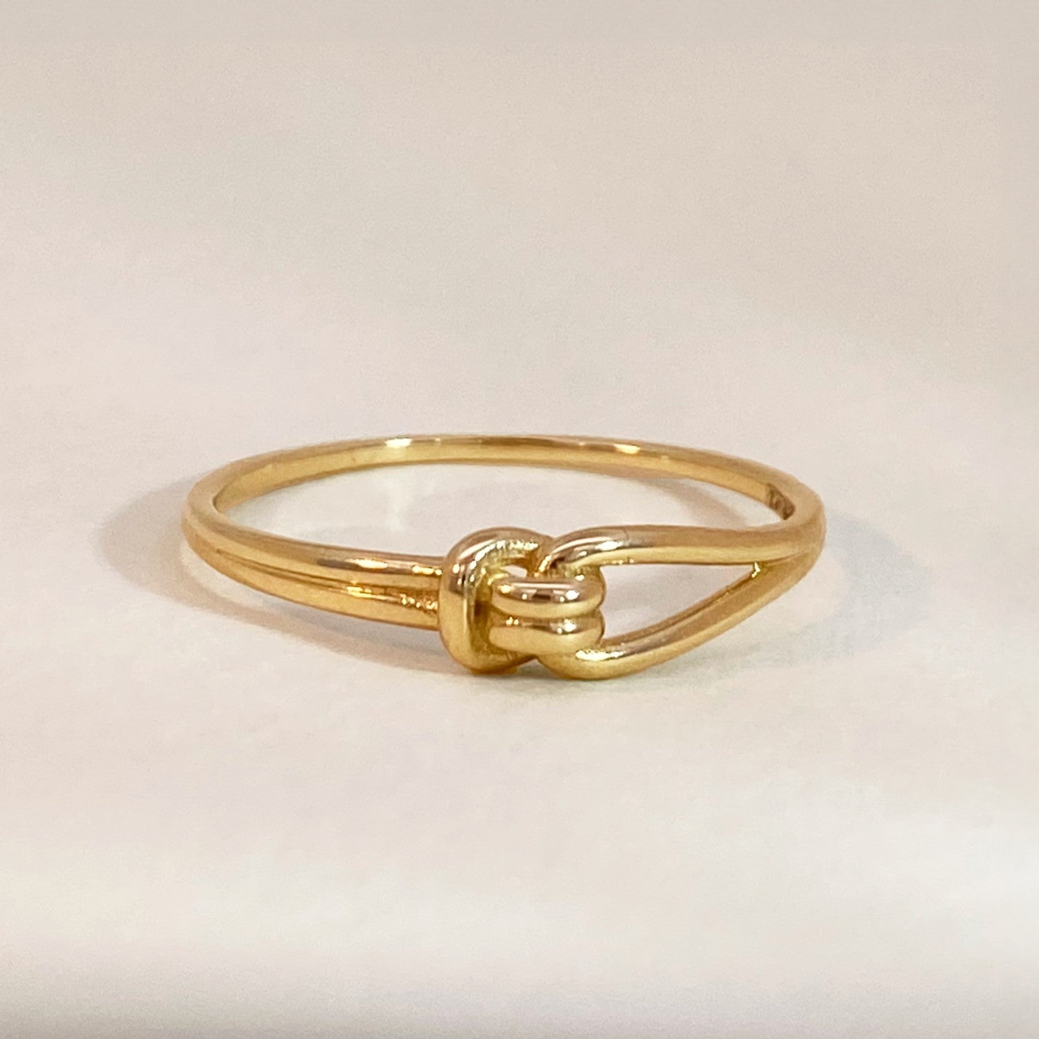 Knot ring