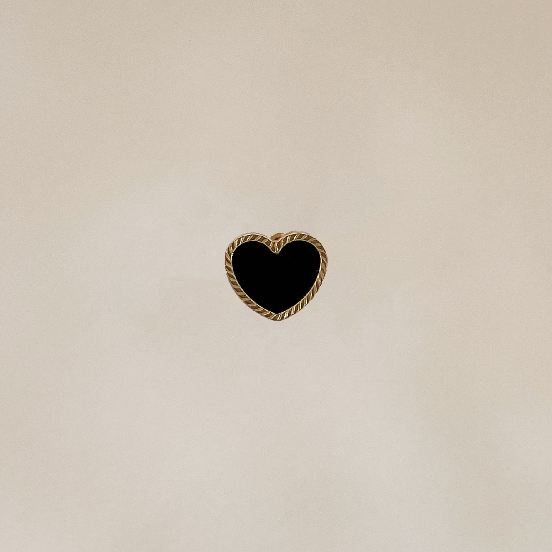 Onyx heart stud