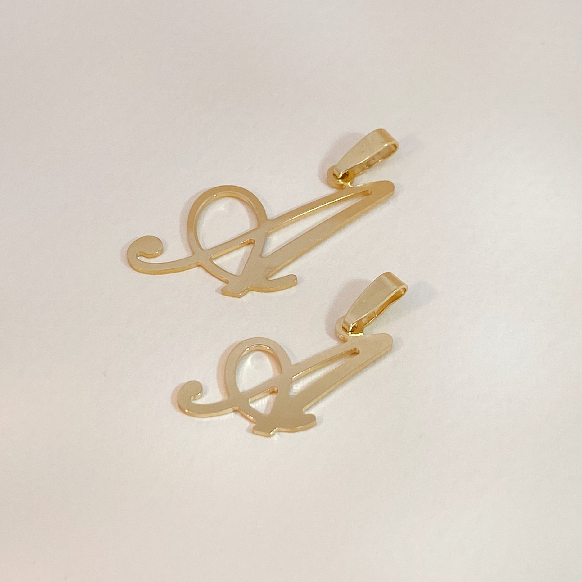 Oro Alphabet A hangers