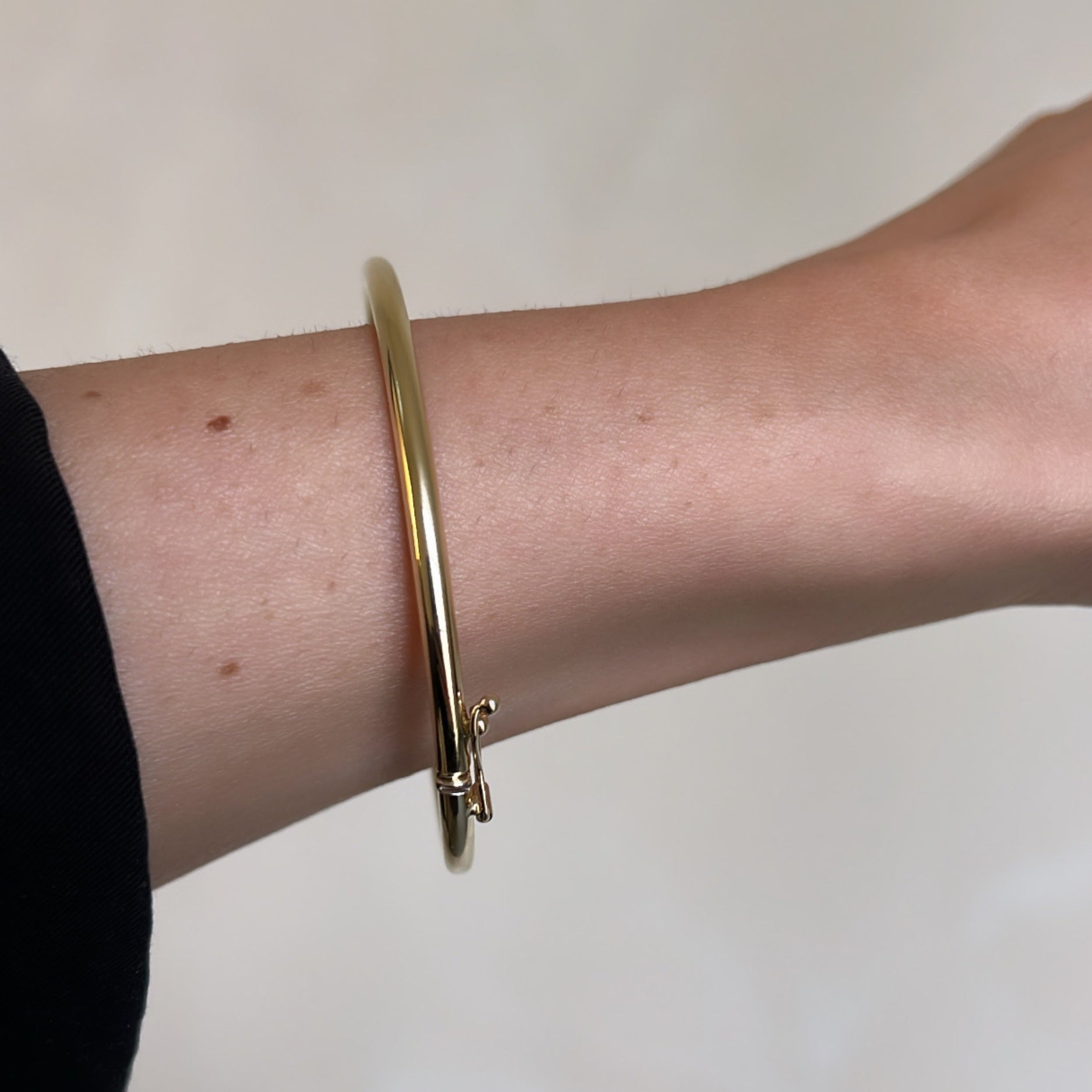 Oro Bangle Slim Aan Foto