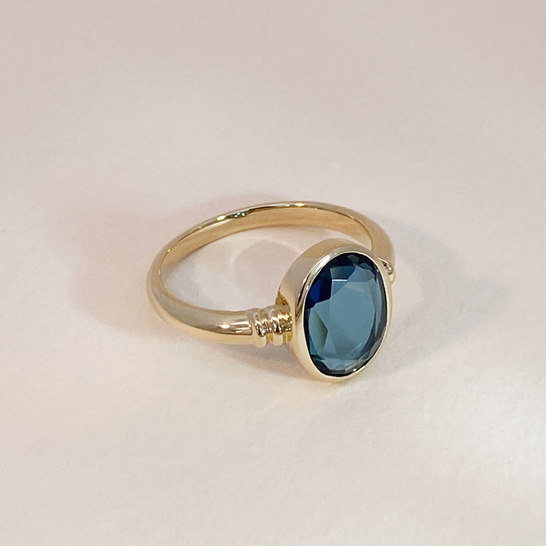 Ovale Blauwe Topaas Ring