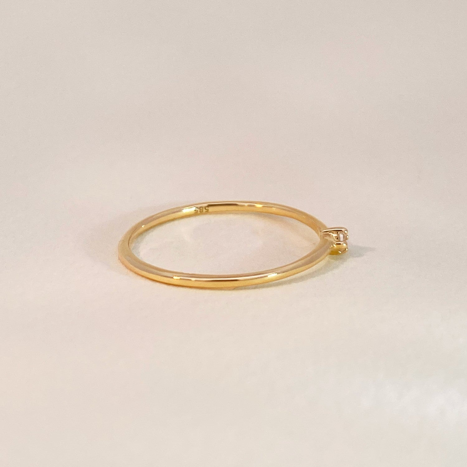 Ring met kleine kristal