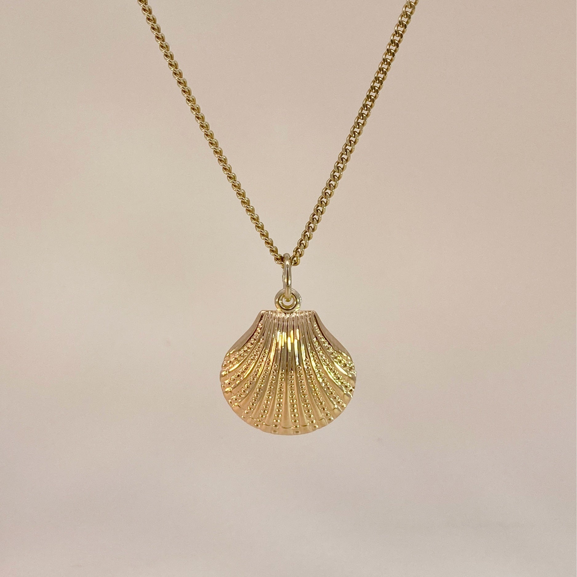 Shell Pendant Necklace