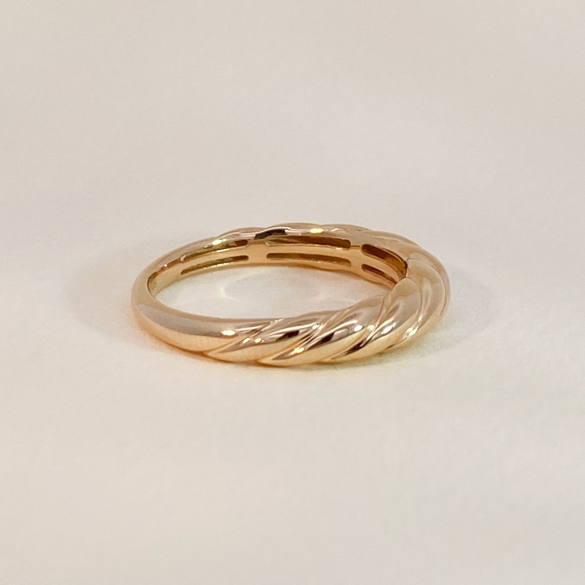 Twisted Slim Balloon Ring Golden