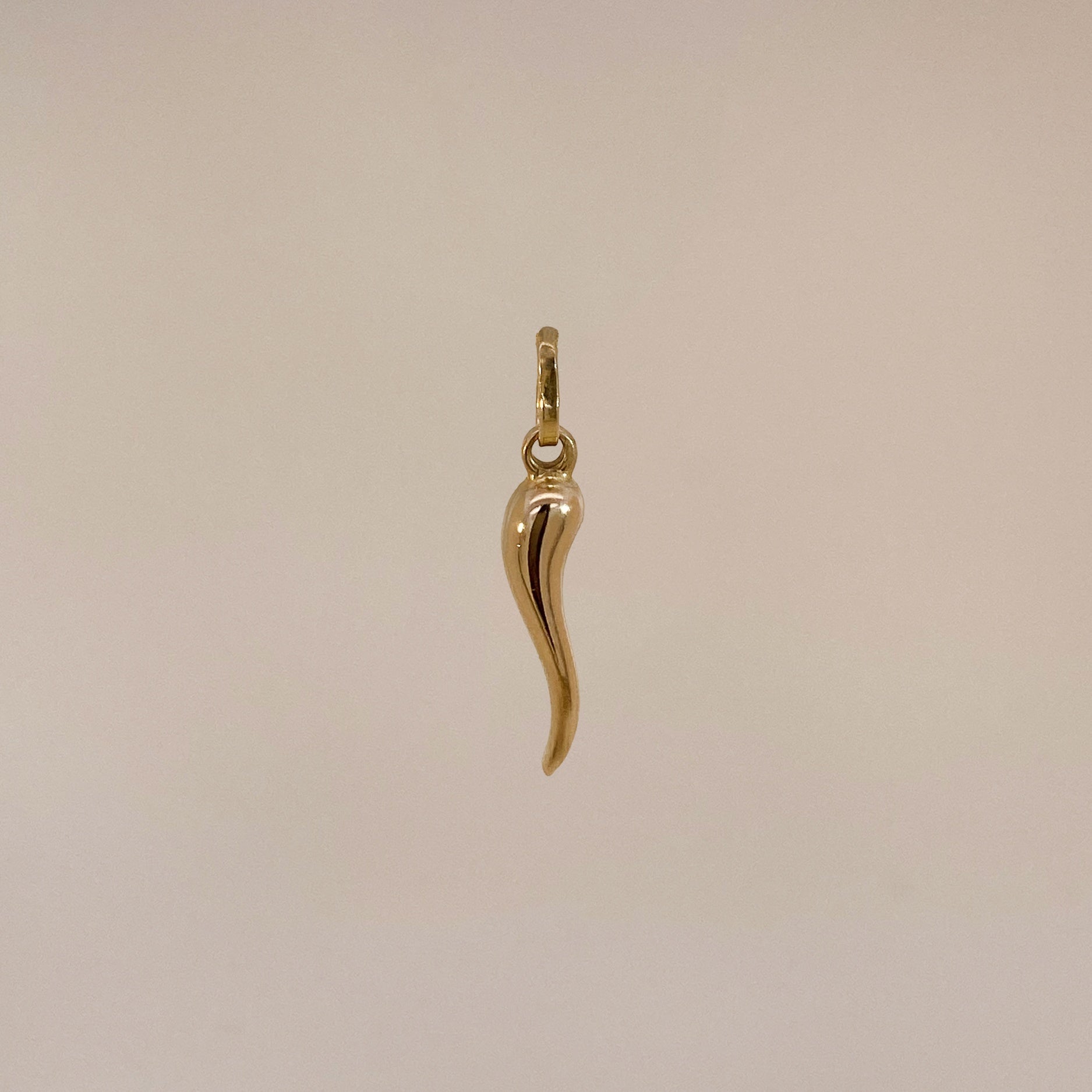 Vintage Pepper Charm Gold