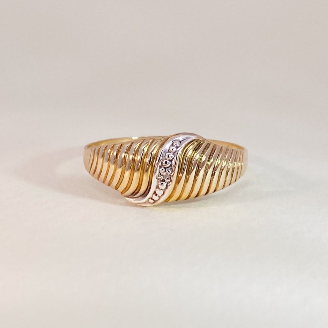 Vintage Wavy Diamonds Ring