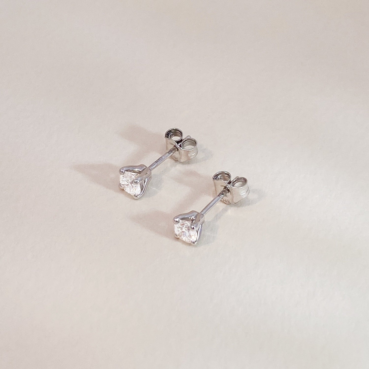 White Gold Brilliant Diamond Studs