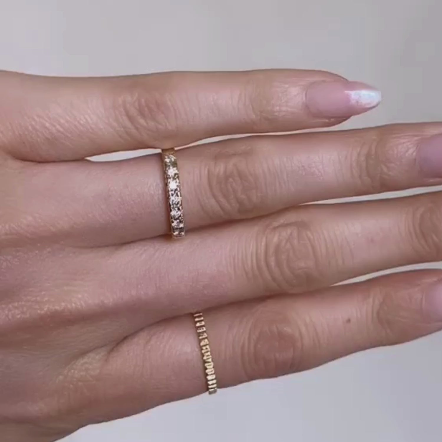 Oro Classic Diamond Row Ring video